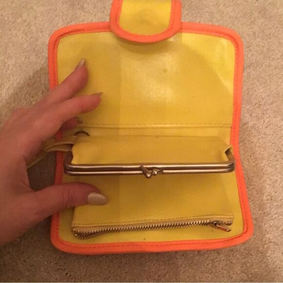 1958 Vintage Rare Yellow Peanuts Wallet with Orange Trim - Picture 5 of 5